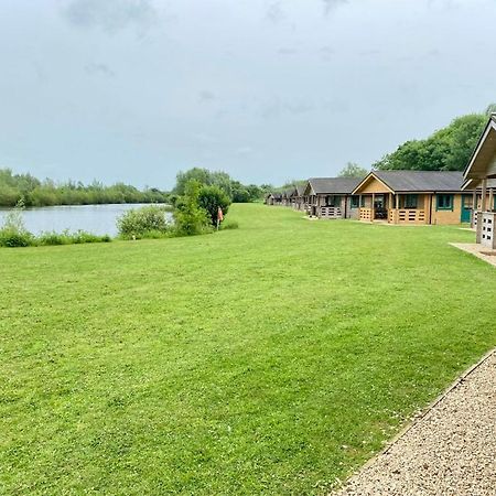 Tufty Lodge, Lake Pochard Lodge 9 South Cerney Extérieur photo