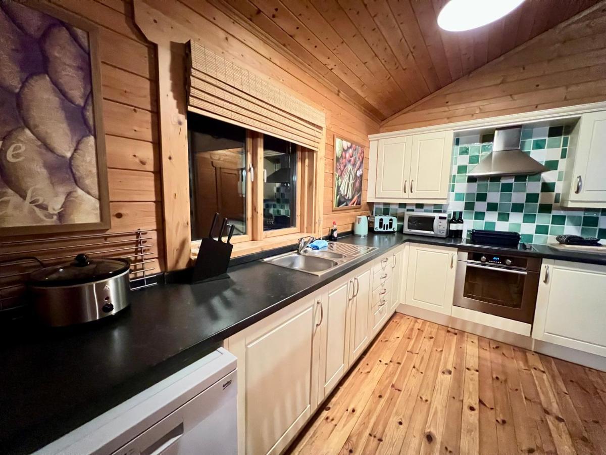 Tufty Lodge, Lake Pochard Lodge 9 South Cerney Extérieur photo