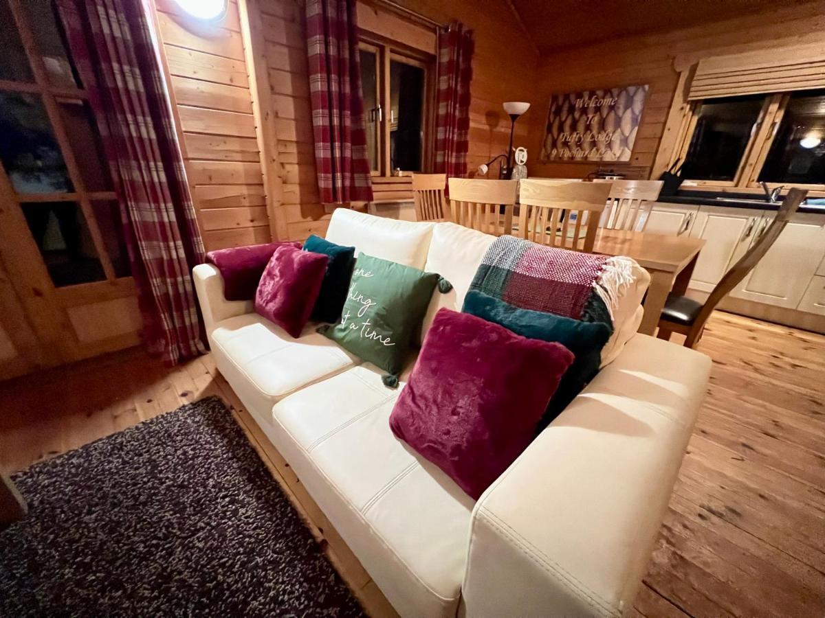 Tufty Lodge, Lake Pochard Lodge 9 South Cerney Extérieur photo