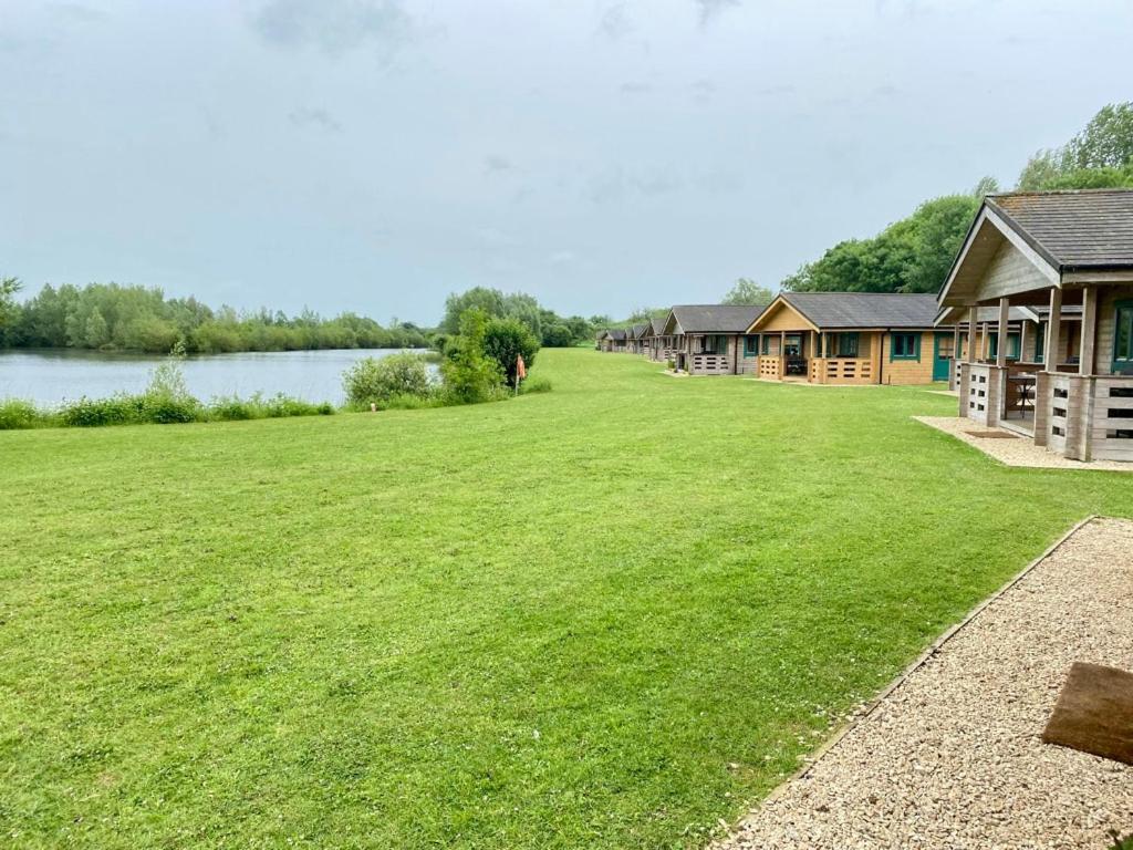 Tufty Lodge, Lake Pochard Lodge 9 South Cerney Extérieur photo