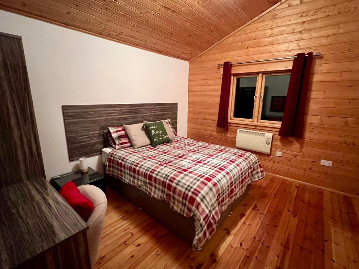 Tufty Lodge, Lake Pochard Lodge 9 South Cerney Extérieur photo