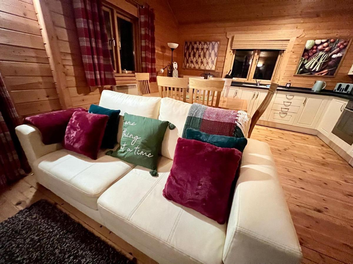 Tufty Lodge, Lake Pochard Lodge 9 South Cerney Extérieur photo