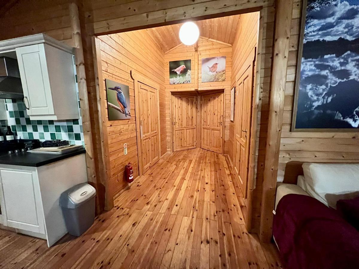 Tufty Lodge, Lake Pochard Lodge 9 South Cerney Extérieur photo